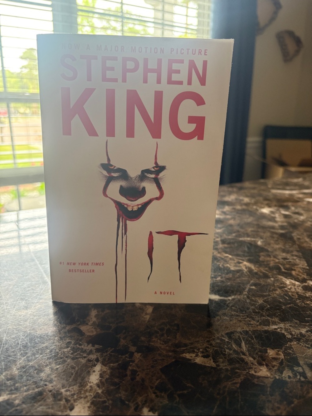 Stephen King IT Paperback - White and Red Cover